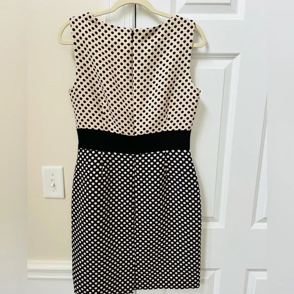 Like new stunning Tahari sleeveless dress in cream and black size 8 - Picture 4 of 8
